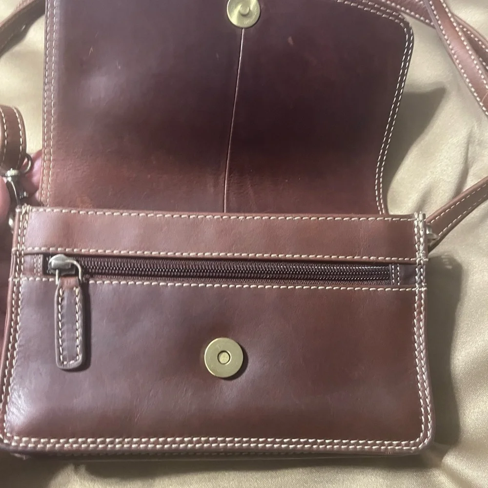 Elegant Rugged Earth Medium Brown Leather Crossbody Bag Adjustable Strap